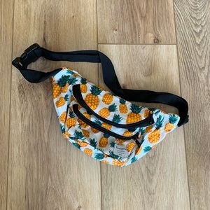 Serengetee pineapple Fanny pack